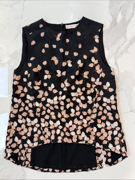 Tory Burch Tops - Tory Burch Black Sleeveless Leaf-Print Shell perfect for Fall